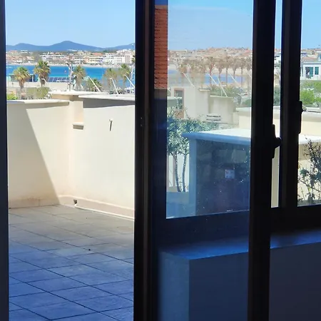 Penthouse Francesca アパート *