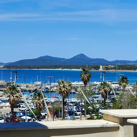 Penthouse Francesca アパート *